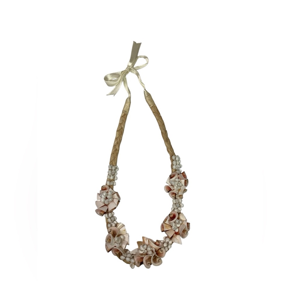 Elegant Ribbon and Pearl Necklace